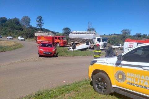 Acidente na ERS-324 mobiliza equipes de resgate em Casca