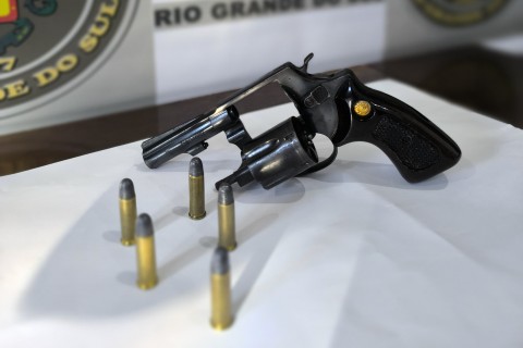Brigada Militar prende dois homens com arma de fogo em Serafina Corrêa
