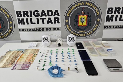 Brigada Militar prende dupla por tráfico de drogas e receptação em Guaporé