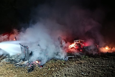 Incêndio Devasta Casa no Interior de Casca; Três Crianças Escapam Ilesas na Madrugada