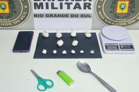 Brigada Militar prende estrangeiro por tráfico de drogas em Serafina Corrêa