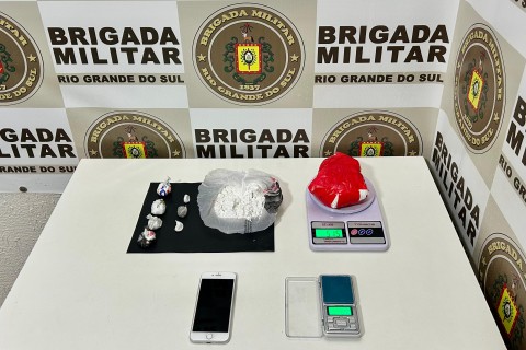 ROCAM prende jovem e apreende drogas avaliadas em R$ 90 mil em Serafina Corrêa
