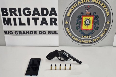 Brigada Militar prende homem com arma de fogo de uso restrito em Guaporé