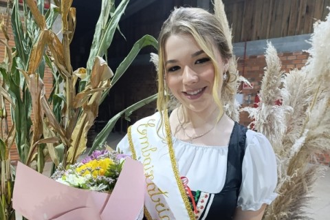 Priscila Variani Conteratto é apresentada como Embaixatriz da Festa na Colônia em Casca